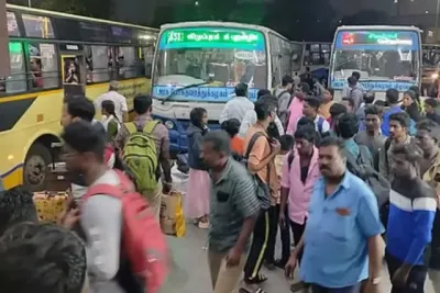 ஆயுத பூஜை தொடர் விடுமுறை: சொந்த ஊர்களுக்குப் படையெடுக்கும் மக்கள்; ரயில், பேருந்து நிலையங்களில் கூட்டம்!