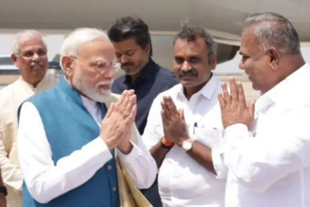 அமைச்சர் ஆனந்த் சட்டையில் விஜய் படம்! பார்த்து பிரதமர் மோடி சொன்னது என்ன?