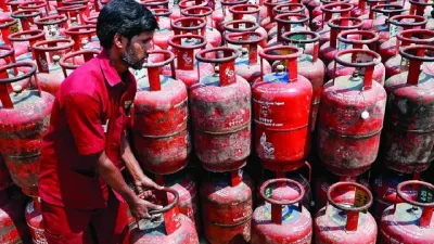 2027 பொங்கல் முதல் ஆண்டுக்கு 3 இலவச சிலிண்டர்களா? வெளியான தகவலால் எதிர்பார்ப்பு!