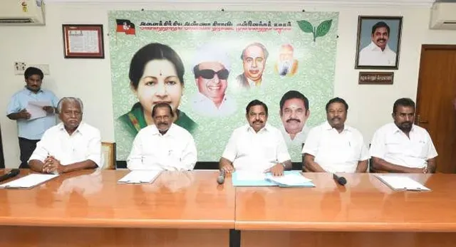 அதிமுகவில் தலைமை மாற்றம் குறித்த விவாதமா? எடப்பாடி பழனிசாமி மீது அதிருப்தி எனத் தகவல்!