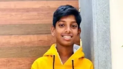 கோவை பள்ளி மாணவர் தற்கொலை வழக்கு சிபிசிஐடி விசாரணைக்கு மாற்றம்: தலைமை ஆசிரியரைக் கைது செய்யக் கோரி உறவினர்கள் போராட்டம்!