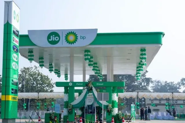 ஜியோ-பிபி பங்க்குகளில் பெட்ரோல், டீசல் விலை உயர்வு! லிட்டருக்கு ரூ.5 வரை அதிகரிப்பு!