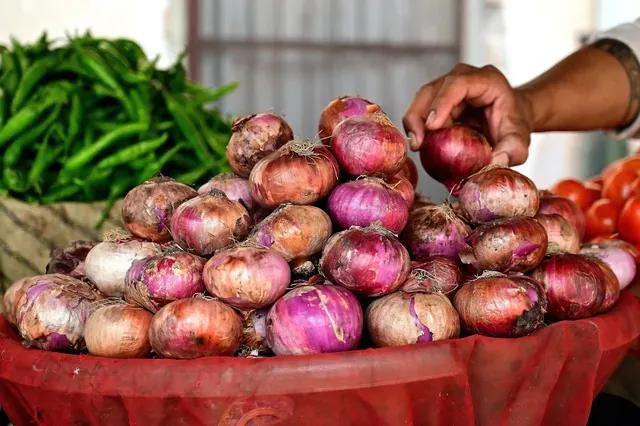 வெங்காயம் விலை 113% உயர்வு! அத்தியாவசியப் பொருட்களின் விலையேற்றத்தால் மக்கள் அதிர்ச்சி!