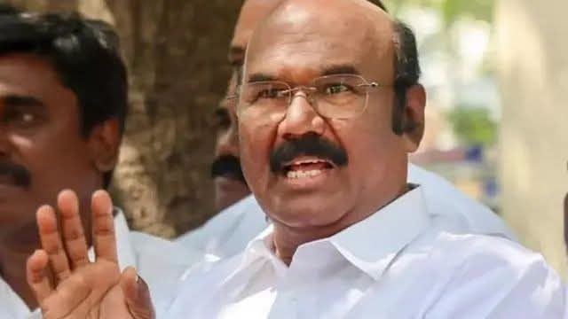 அண்ணா, எம்.ஜி.ஆர். கொள்கைகளால் ஈர்க்கப்பட்டு அரசியலுக்கு வந்த ஜெயக்குமார்.. நீண்ட அரசியல் பயணம்!