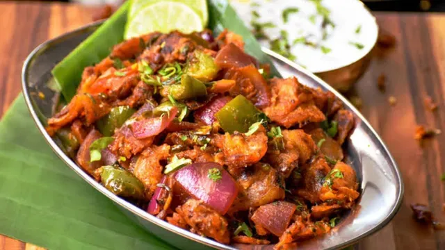 குழந்தைகள் விரும்பி சாப்பிடும் சில்லி பரோட்டா – வீட்டிலேயே சுவையாக செய்வது எப்படி?