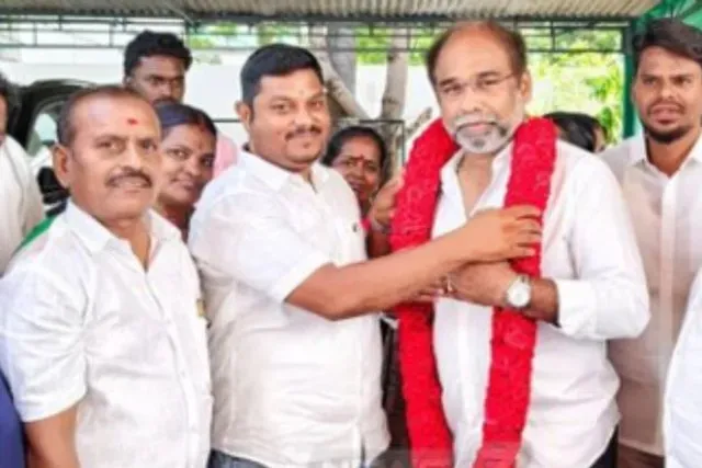 மேட்டுப்பாளையத்தில் அதிமுக, திமுக நிர்வாகிகள் தவெகவில் இணைந்தனர்!