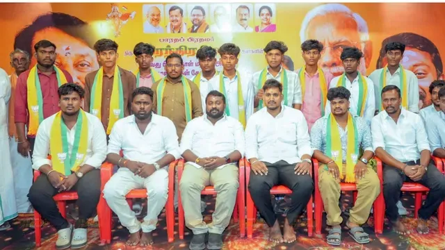 சிதம்பரத்தில் திமுகவிலிருந்து விலகிய இளைஞர்கள் பாஜகவில் இணைந்தனர்!