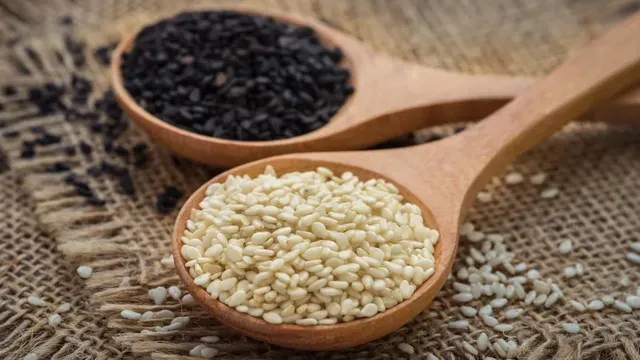 கருப்பு எள், வெள்ளை எள்: இரண்டிலும் கிடைக்கும் ஆரோக்கிய நன்மைகள்!