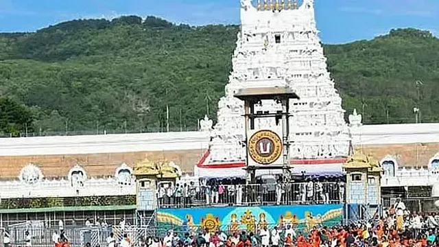 திருப்பதி ஏழுமலையான் கோயிலில் ஒரே நாளில் 83,806 பக்தர்கள் தரிசனம் – உண்டியல் காணிக்கை ரூ.3.17 கோடி!