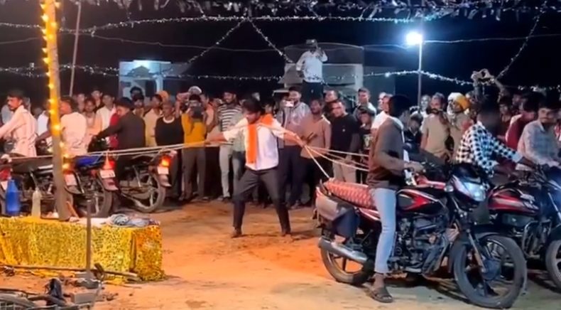 6 பைக்குகளால் உடலை இழுக்கும் ஆபத்தான சாகசம்; மூச்சுத்திணறி கீழே விழுந்த நபர்!