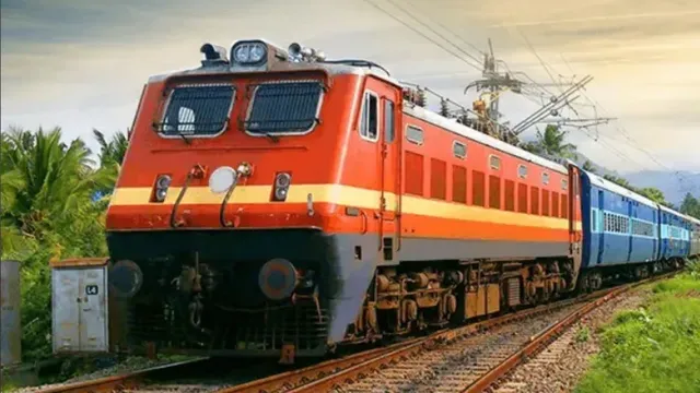 ரயிலில் அதிக சத்தத்துடன் பாட்டு கேட்டால் ரூ.1,000 அபராதமா? தெற்கு ரயில்வே எச்சரிக்கை!