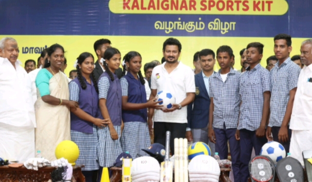 நூறு விளையாட்டு வீரர்களுக்கு அரசு வேலை..!!