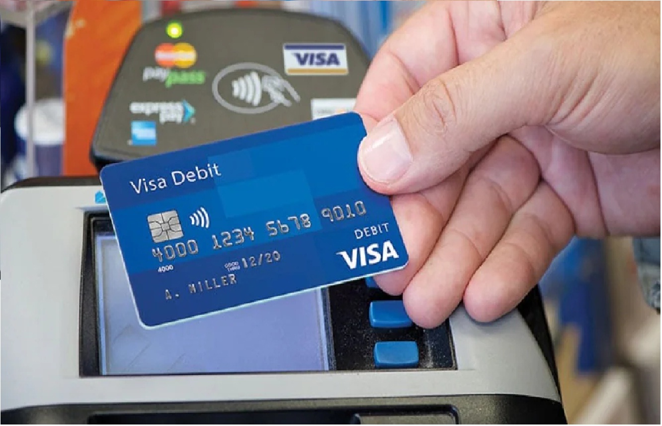 உயரப்போகும் டெபிட் மற்றும் கிரெடிட் கார்டு வரி?.. ஷாக்கில் மக்கள்..!!