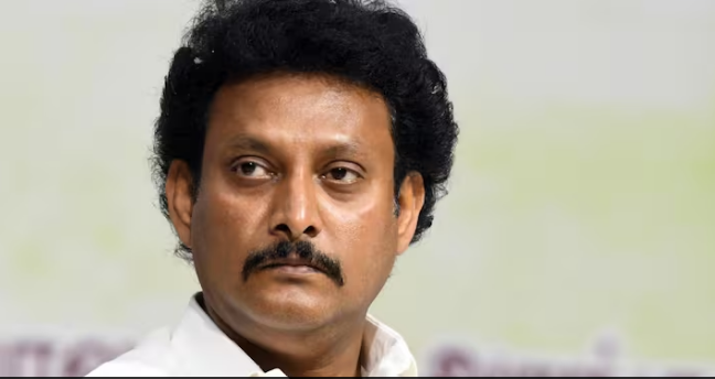 தமிழக அமைச்சர் அன்பில் மகேஷ் சிகிச்சை முடிந்து வீடு திரும்பினார்..!!