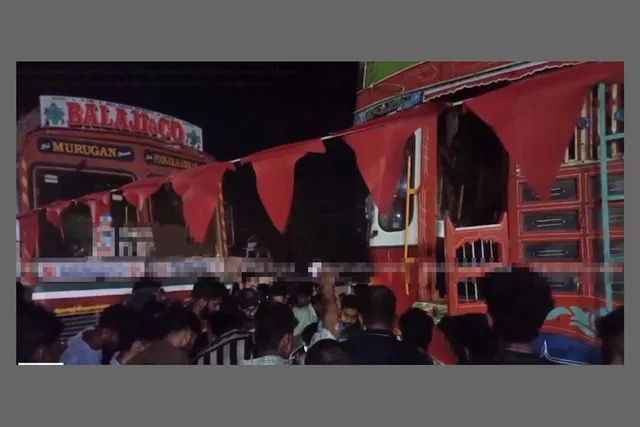 காலையிலேயே சோகம்..!! லாரிகளுக்கு இடையில் சிக்கி 2 இளைஞர்கள் சாவு..!!