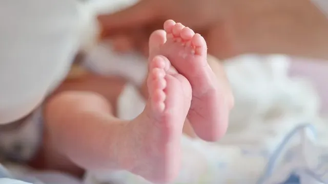 ஆண் குழந்தை ஆசை..!! இரட்டை பெண் குழந்தைகளை கொன்ற தந்தை..!!