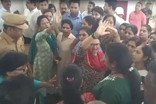 மாணவிகளின் ஆடை களைப்பு.. பள்ளி முதல்வர் கைது..!! போலீசார் விசாரணை..!!