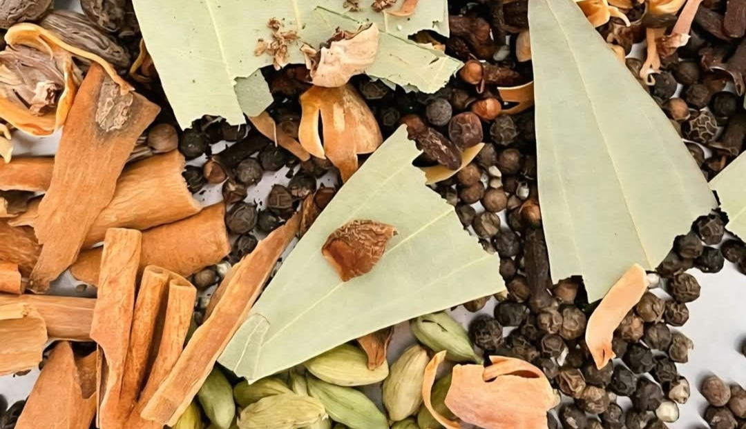 பிரியாணி மசாலா வீட்டிலேயே இப்படி செஞ்சு யூஸ் பண்ணுங்க பிரியாணி சுவை அதிகரிக்கும்..!!