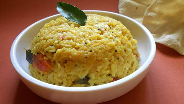 ஐயர் வீட்டு ஸ்டைல் பருப்பு சாதம் செய்வது எப்படி..??
