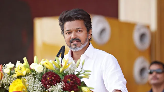 “அறியாமை இருளை நீக்குபவர்கள் ஆசிரியர்கள்” – தவெக தலைவர் விஜய் வாழ்த்து..!!