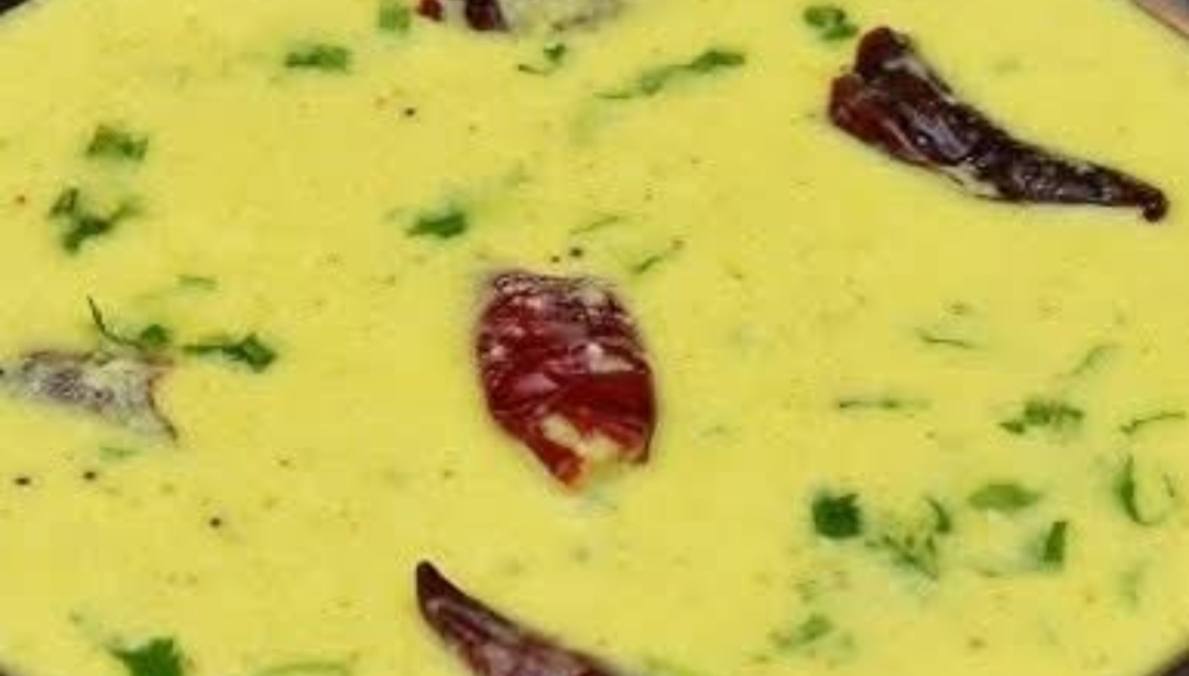 உங்க வீட்டில தயிர் இருக்கா அப்போ கண்டிப்பா ஒருமுறையாவது இந்த தயிர் குழம்ப ட்ரை பண்ணி பாருங்க..!!