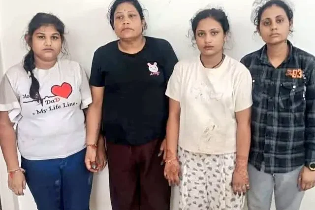 இன்ஸ்டாகிராமில் பழகி ரியல் எஸ்டேட் அதிபரை கடத்திய அழகிகள் கைது..!!
