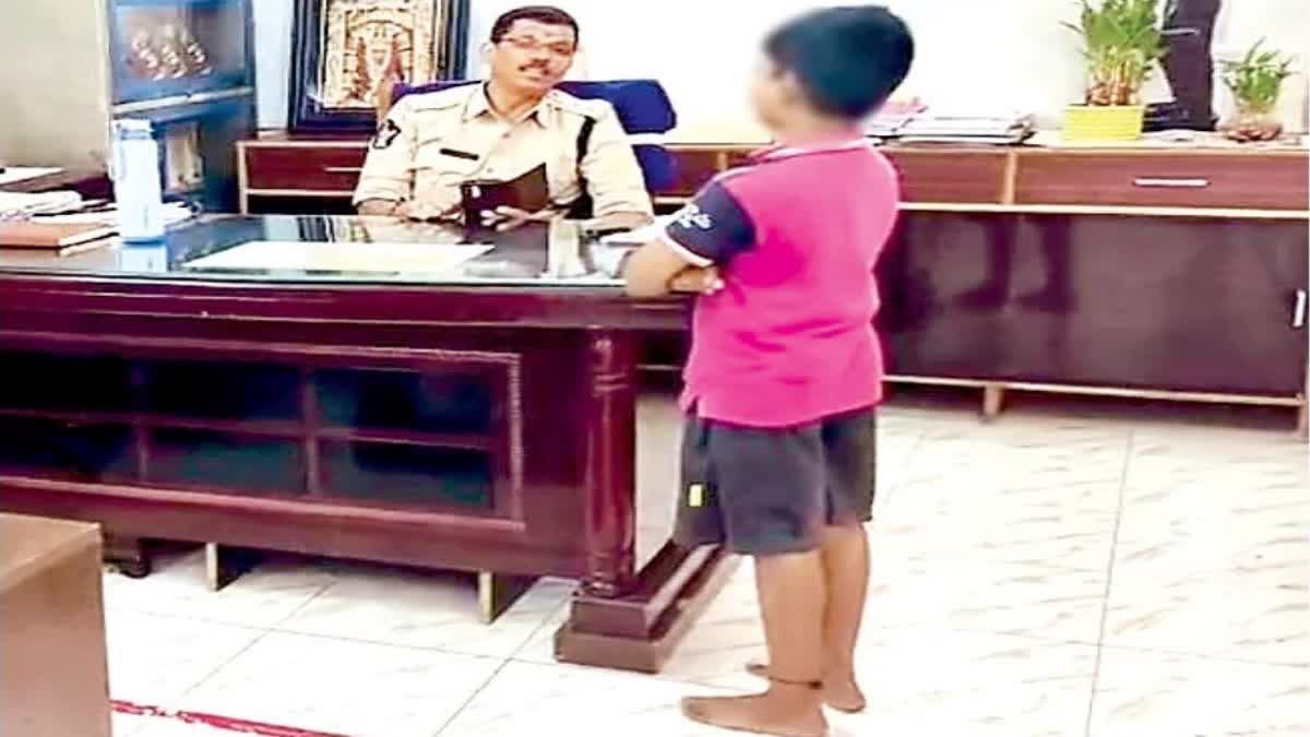 தாய் மீதே போலீஸில் புகார் கொடுத்த 11 வயது சிறுவன்..!! என்ன காரணம் தெரியுமா?..