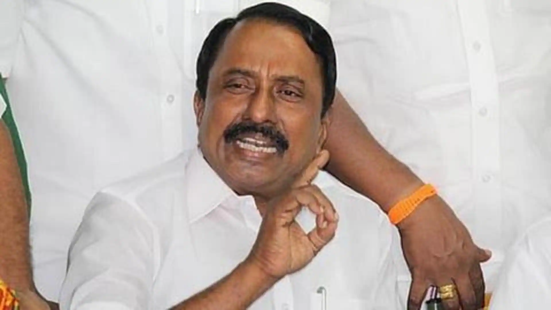 “அதிமுகவில் பிரிந்தவர்களை இணைக்காவிட்டால்..”: EPS க்கு கேடு விதித்த செங்கோட்டையன்..!!