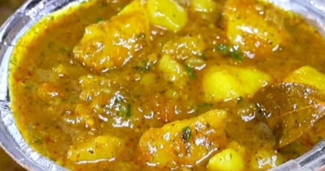 சாதம், சப்பாத்தி, இட்லி, தோசைக்கு சுவையான உருளைக்கிழங்கு குருமா செய்வது எப்படி..??