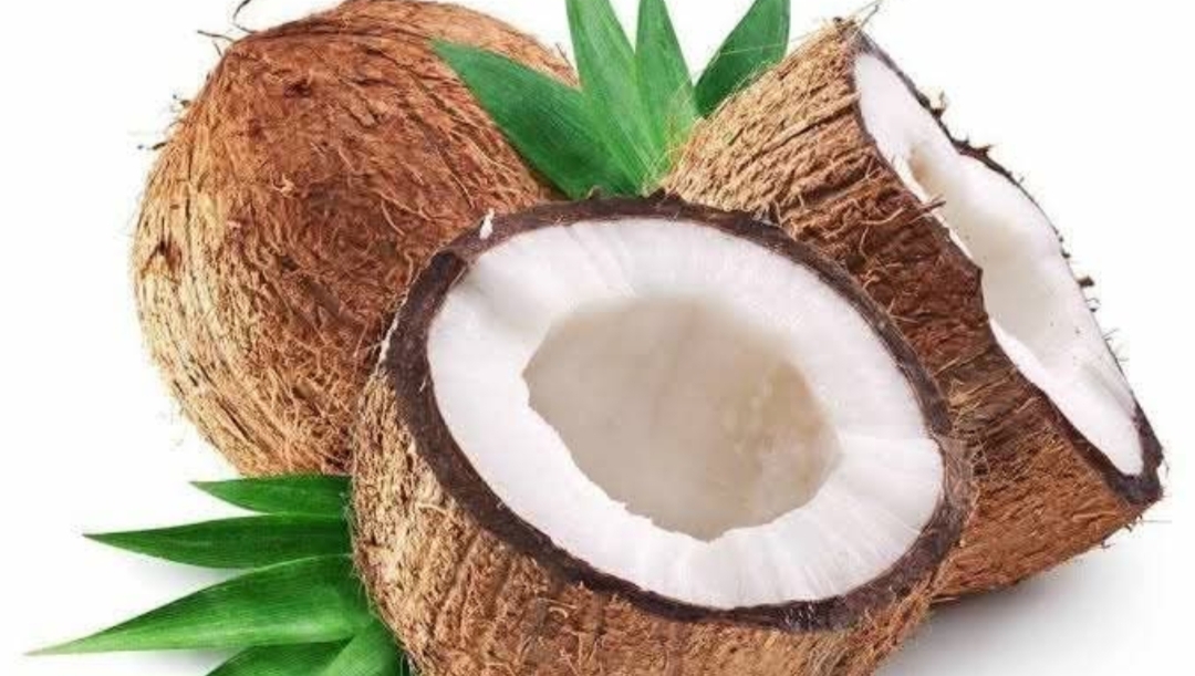 பூஜையில் தேங்காய் உடைப்பது வெறும் சடங்கு அல்ல.. உங்கள் வாழ்க்கையை மாற்றும் ரகசியம்..!!