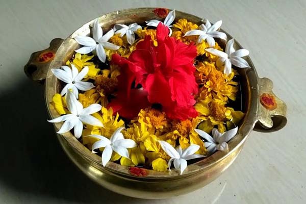 கண் திருஷ்டி நீங்கி செல்வம் பெருக வேண்டுமா?.. உருளியை இந்த முறையில் வைங்க..!!