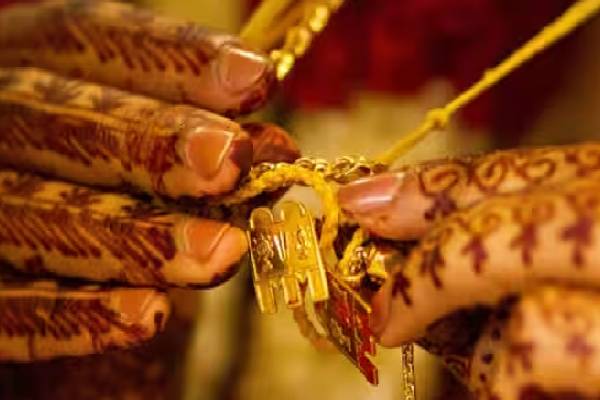 தாலி கயிற்றை மாற்றும் போது இத மட்டும் மறக்காதீங்க..!! கட்டாயம் தெரிந்து கொள்ள வேண்டிய பதிவு..!!