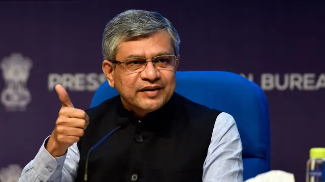 இனி ரயில் பெட்டிகள் சுத்தமாக இருக்கும் – அமைச்சர் அறிவிப்பு..!!