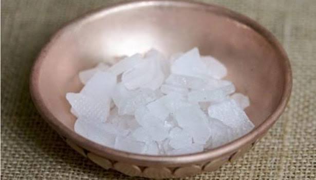 பச்சைக் கற்பூரத்தை இப்படி உபயோகித்திருந்தால்.. இனிமேல் அப்படி செய்யாதீர்கள்..!!