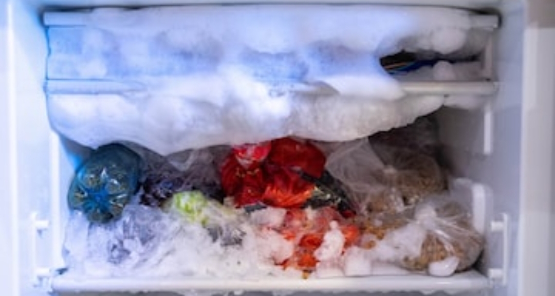 ஃப்ரீசரில் பனிக்கட்டி மலை போல் இருக்கா..?? 5 நிமிடத்தில் ஈஸியா நீக்க இதோ சூப்பர் டிப்ஸ்..!!