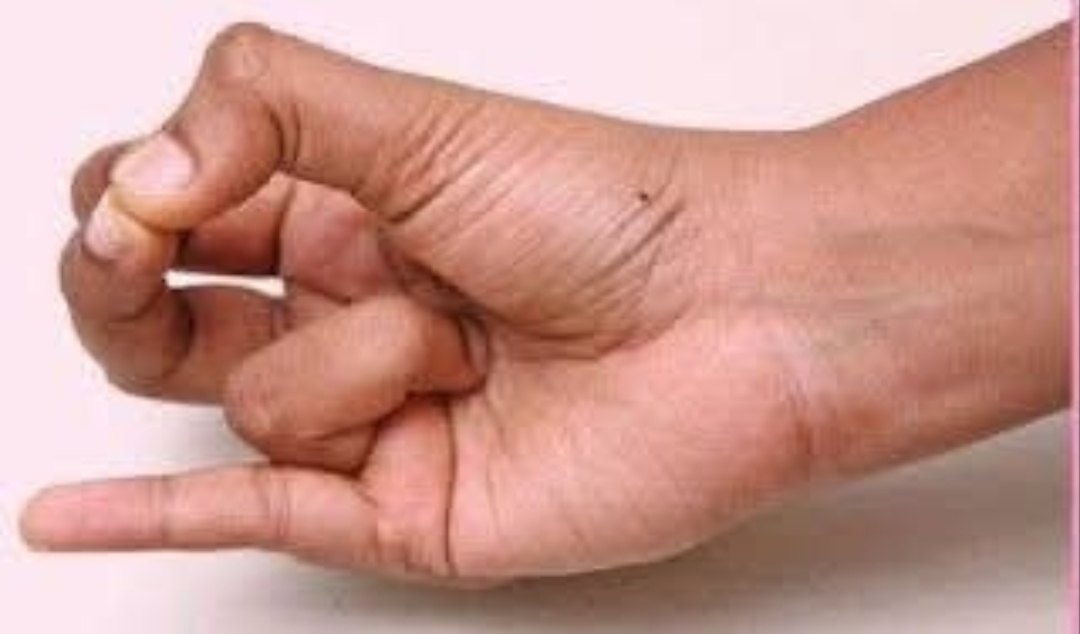 தலைவலியைத் தீர்க்கும் மகா சிரசு முத்திரை..!!