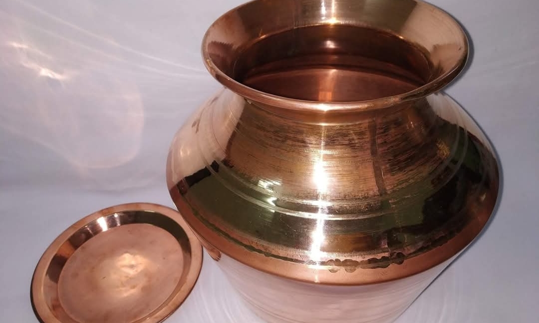 அந்த காலங்களில் நமது வீடுகளில் தண்ணீர் செம்பு குடங்களில் பிடித்து வைப்பார்கள்..ஏன் தெரியுமா..??