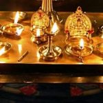 வீட்டில் விளக்கேற்றுவதில் இவ்வளவு விஷயம் இருக்கா..?? இருக்கே..!!
