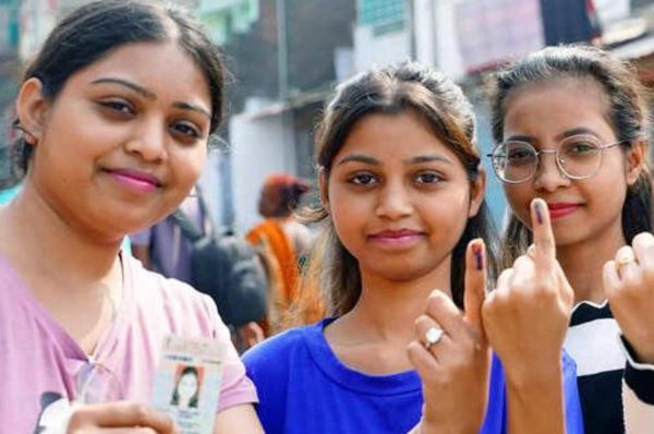 வாக்கு சாவடிக்குள் ‘செல்பி’ எடுத்தால் 3 மாத சிறை..!! தேர்தல் ஆணையம் கடும் எச்சரிக்கை..!!