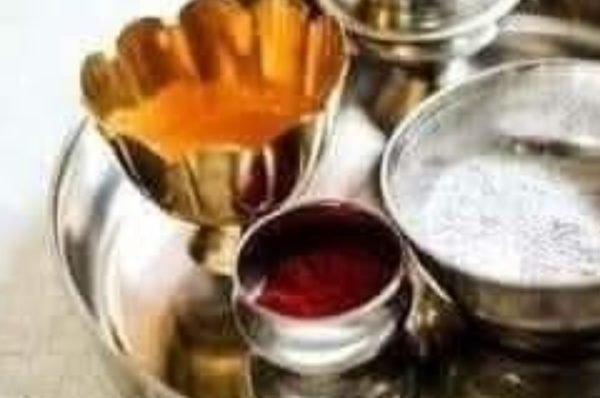 திருநீறு, குங்குமம் மற்றும் சந்தனம் அணிவது ஏன்..??
