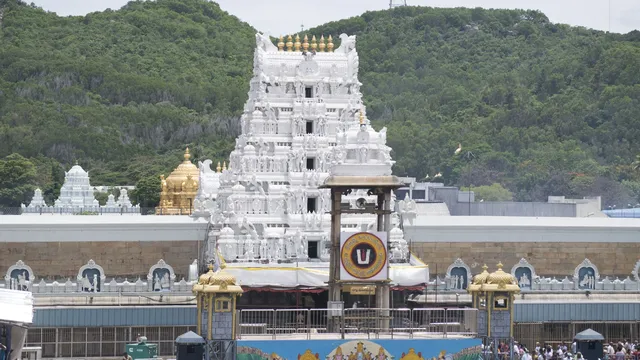திருப்பதி கோயிலில் பக்தர்கள் கூட்டம் அதிகரிப்பு: ஒரே நாளில் ரூ.4.05 கோடி உண்டியல் காணிக்கை..!!