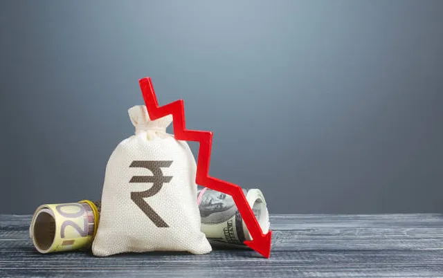 வரலாற்று சரிவில் இந்திய ரூபாய்.. அமெரிக்க டாலர் மதிப்பு ₹96.42..!!