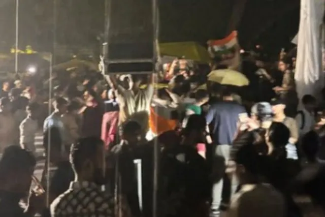 டெல்லி ஜந்தர் மந்தரில் விடிய விடிய போராட்டம்.. தடியடிக்கும் பின் மீண்டும் திரண்ட மாணவர்கள்..!!