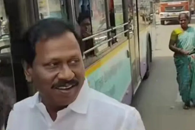 கும்மிடிப்பூண்டி தவெக எம்.எல்.ஏ விஜயகுமார் மனைவி ஷர்மிளா காலமானார்..!!