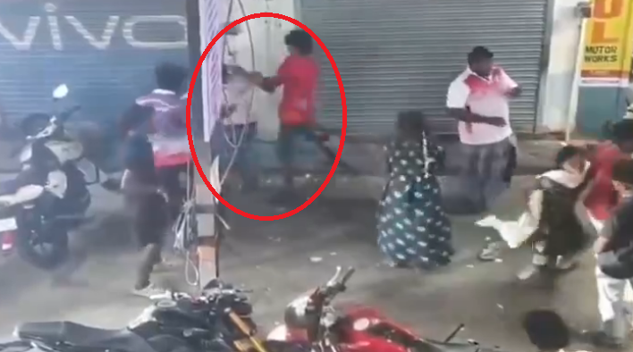 கரூரில் பாலியல் தொல்லை வழக்கு: கைது செய்யப்பட்ட நபரைத் தாக்கிய வீடியோ வைரல்..!!