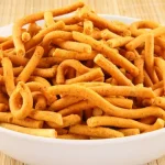 மொறுமொறுப்பான காராச்சேவை வீட்டிலேயே செய்யலாமா?.. இந்த ரெசிபியை ட்ரை பண்ணுங்க..!!
