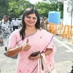 “கனிமொழியிடம் 26 வாகனங்கள்” – அதிமுக விமர்சனம்!