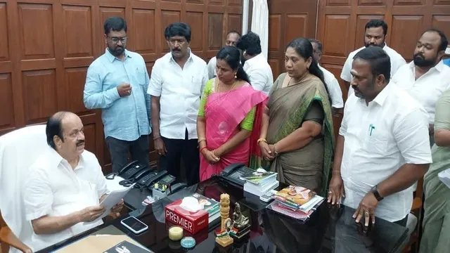 அதிமுக எம்.எல்.ஏ.க்கள் ராஜினாமா விவகாரம்: சென்னை உயர்நீதிமன்றத்தில் பரபரப்பு வாதம்!